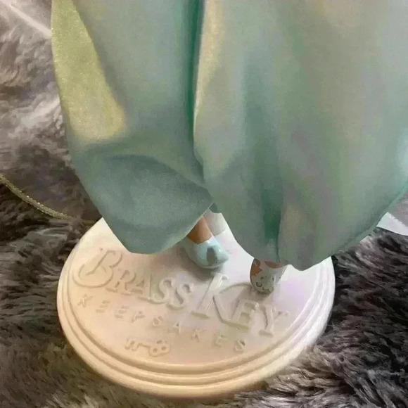 Disney Jasmine Porcelain Doll Brass  Key KeepSakes AWholeNewWorld Magic - Picture 12 of 16